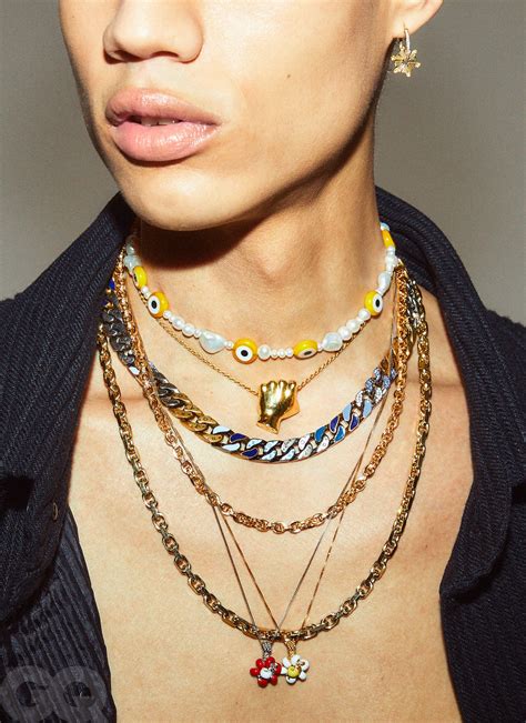 fashionable necklaces for men.